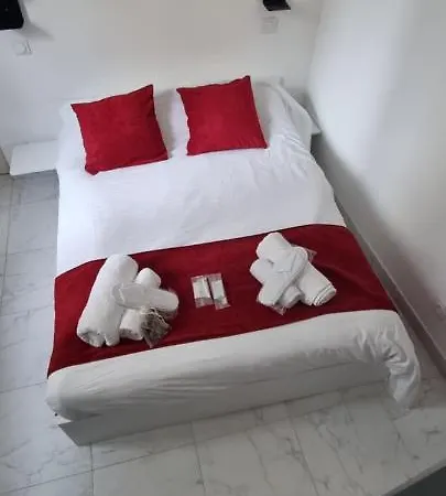 4 Dans Le Meme Immeuble Cannes