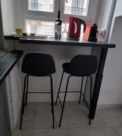 4 Dans Le Meme Immeuble Apartamento *