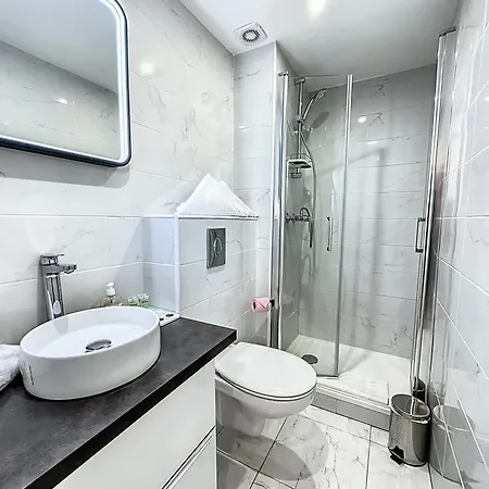 4 Dans Le Meme Immeuble Apartamento