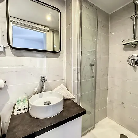 4 Dans Le Meme Immeuble Apartamento